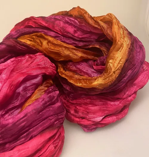 Twistet Silketørklæde 90110 Pink Lyng Brun, elba, salto, pink, fuchsia, lyngfarvet, lilla, karamel, farvet, ravfarvet, gylden, klare, varme farver, kulørt, glade, twistet, crash, snoet, plisseret, krøllet, crash, silke, ren, silketørklæde, sporty, elegant, lækkert, vasket, blødt, , nordisk, design, dansk, stiligt, lækkert, kvalitet, gave, gaveide, særlig, flot, smart, biti, ribe