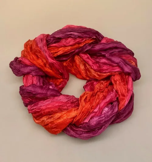 Twistet Silketørklæde 90112 Rød Pink Fuchsia, shanghai, pink, røde, fuchsia, hot, lilla, salto, pink, fuchsia, lyngfarvet, lilla, farvet, klare, farver, kulørt, glade, twistet, crash, snoet, plisseret, krøllet, crash, silke, ren, silketørklæde, sporty, elegant, lækkert, vasket, blødt, , nordisk, design, dansk, stiligt, lækkert, kvalitet, gave, gaveide, særlig, flot, smart, biti, ribe