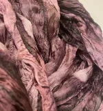 Twistet Silketørklæde 90153 Blomme Aubergine, brunlilla, brun, lilla, lyng, avignon, ensfarvet, tone-i-tone, dæmpet, diskret, neutralt, elegant, klassisk, flot, stiligt, stilet, elegant, snoet, tvistet, crash, krøllet, vasket, silke, ren, silketørklæde, aflangt, lækker, kvalitet, ægte, gave, gaveide, billigt, tilbud, eksklusivt, særligt, biti, ribe