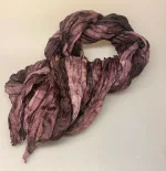 Twistet Silketørklæde 90153 Blomme Aubergine, brunlilla, brun, lilla, lyng, avignon, ensfarvet, tone-i-tone, dæmpet, diskret, neutralt, elegant, klassisk, flot, stiligt, stilet, elegant, snoet, tvistet, crash, krøllet, vasket, silke, ren, silketørklæde, aflangt, lækker, kvalitet, ægte, gave, gaveide, billigt, tilbud, eksklusivt, særligt, biti, ribe