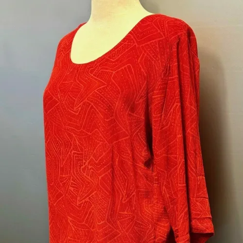 Batik Bluse - Top Puri Rød, kort, slank, smal, tætsiddende, lille, taljeret, små størrelser, ærmer, rundhals, bådhals, indsnit, smart, femin, petit, figur, talje, bukser, nederdel, anvendelig, flot, sød, lækker, crincle, åndbar, natur, bomuld, batikfarvet, kvalitet, bæredygtig, smuk, fest, biti, ribe, Diva