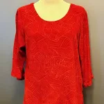 Batik Bluse - Top Puri Rød, kort, slank, smal, tætsiddende, lille, taljeret, små størrelser, ærmer, rundhals, bådhals, indsnit, smart, femin, petit, figur, talje, bukser, nederdel, anvendelig, flot, sød, lækker, crincle, åndbar, natur, bomuld, batikfarvet, kvalitet, bæredygtig, smuk, fest, biti, ribe, Diva