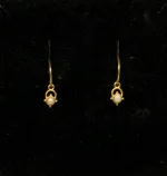 Forgyldte Ørenringe Lille Daisy med Perle, Muja Juma, My herritage, små, petit, Daisy, 10302-GB-17, perle, guld, guldhoops, med, perleøreringe, småbitte, feminine, særlige, specielle, gyldne, forgyldte, creoler, dansk, design, enamel, stine a, anni lu, maanesten, corydon, biti, ribe, holland,