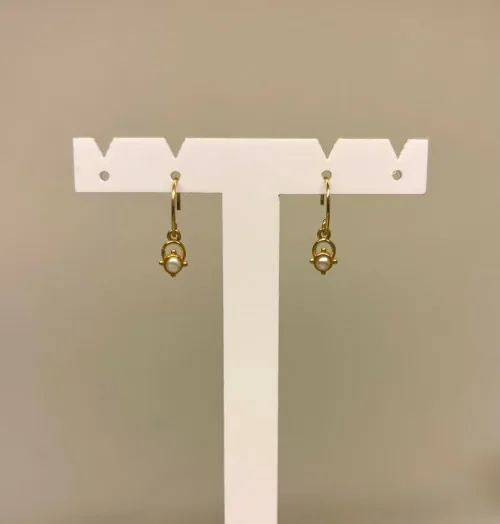 Forgyldte Ørenringe Lille Daisy med Perle, Muja Juma, My herritage, små, petit, Daisy, 10302-GB-17, perle, guld, guldhoops, med, perleøreringe, småbitte, feminine, særlige, specielle, gyldne, forgyldte, creoler, dansk, design, enamel, stine a, anni lu, maanesten, corydon, biti, ribe, holland,