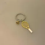 Nøglering Ketcher med Bold, grand slam, tennis, tennisspiller, tennisketcher, tennisbold, tennistræner, træner, gave, symbolsk, gaveide, padel, squash, wibledon, sport, nøglering, flot, lækker, pengegave, gavekort, guld, tillykke, tak, biti, ribe,