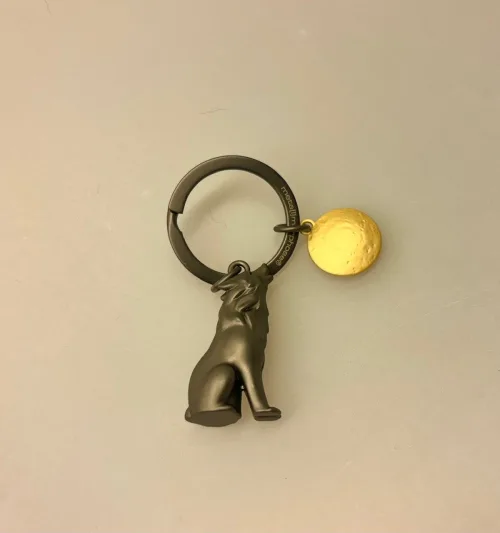 Nøglering - Ulv og Tromme, ulv, kobbel, ulvinde, hylende, tromme, indianer, stamme, indianertromme, totem, dyr, spirit, spirituel, trommedans, amulet, lykke, lækker, gave, gaveide, rejse, indre, kultur, oprindelige, folk, flok, styrke, beskytter, jager, jæger, biti, ribe