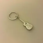 Nøglering med Guitar - Sølv, elguitar, instrument, strengeinstrument, spille, musik, musiker, rockstar, undervisning, samspil, spillelærer, sixstring, seksstrenget, noget, ved, gave, koncert, optræde, symbolsk, gaveide, pengegave, billetter, konfirmand, konfirmation, fødselsdag, musikpædagog, biti, ribe, guitarist, basguitar, basguitarist