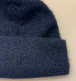 Possum Hue Dobbelt med Opslag - Navy, maritime, marineblå, mørkeblå, navy blue, klassisk, varm, possum, silke, merino, dobbelt, striket, strikhue, new zealand, blød, lun, lækker, kvalitet, unisex, super soft, noble wilde, skøn, luksus, cashmere, cashmir, biti, ribe, meleret, ensfarvet, gul, okker, sennep, sort sol, danmark, strik