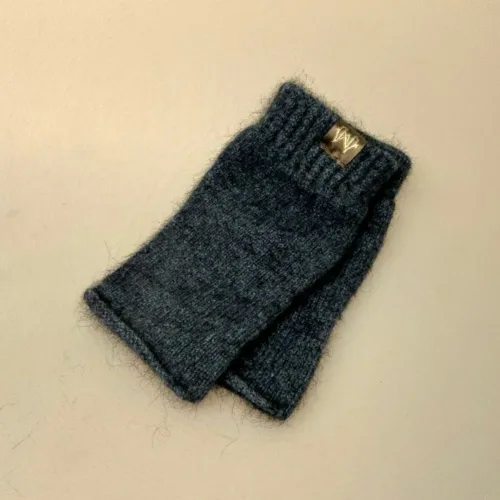 Pulsvarmere i Blød Possum Uld - Blå, 466, neptune, denimblå, denim, jeans, gråblå, luksus, elegant, stilig, muffedisser, håndledsvarmere, pulsvarmere, fingerløse, åbne, korte, figre, strik, strikvanter, arbejde, kontor, koldt, fingerfri, mobil, handsker, vanter, possum, angora, lune, bløde, lækre, holde, varmen, gave, gaveide, smarte, lækre, kvalitet, fine, biti, ribe, new zealand,