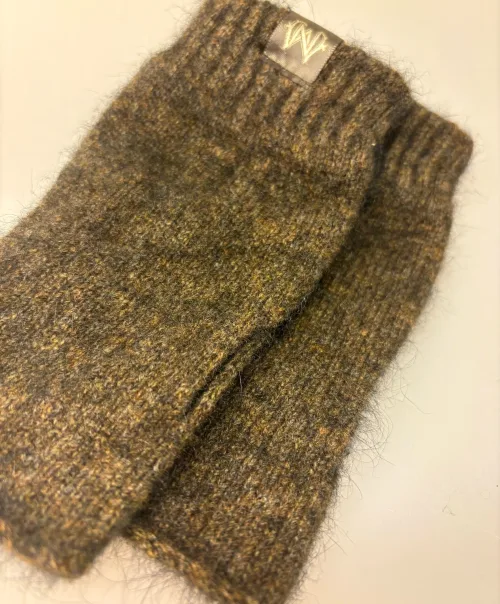 Pulsvarmere i Blød Possum Uld - Brun, kauri, 472, gråbrun, mørkebrun, brun sort, neutrale, muffedisser, håndledsvarmere, pulsvarmere, fingerløse, åbne, korte, figre, strik, strikvanter, arbejde, kontor, koldt, fingerfri, mobil, handsker, vanter, possum, angora, lune, bløde, lækre, holde, varmen, gave, gaveide, smarte, lækre, kvalitet, fine, biti, ribe, new zealand,