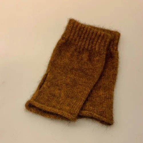 Pulsvarmere i Blød Possum Uld - Gylden, 158, tahiti, okker, varm, gul, muffedisser, håndledsvarmere, pulsvarmere, fingerløse, åbne, korte, figre, strik, strikvanter, arbejde, kontor, koldt, fingerfri, mobil, handsker, vanter, possum, angora, lune, bløde, lækre, holde, varmen, gave, gaveide, smarte, lækre, kvalitet, fine, biti, ribe, new zealand,
