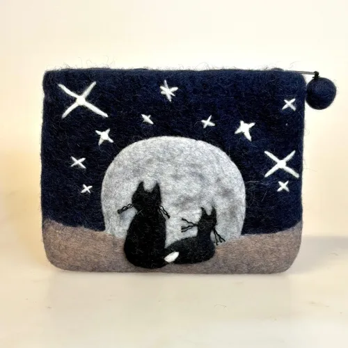 Pung i Filtet Uld - Stor med Katte og Stjerner, los gatos, kattene, 2025gb7, ra, felt, feelz, filtpung, kattepung, filtet, møntpung, pengepung, til, piger, katteejer, katteting, biti, ribe