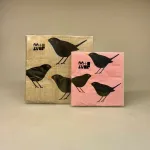 Servietter med Solsort - Nougat, frokost, Servietter med Solsort - Rosa, lille, kaffeservietter, snacks, kaffebord, mellemlægsservietter, fugle, solsort, søde, specielle, ornitolog, kigger på, konfirmation, havens, i farver, barnedåb, borddækning, bryllup, fine, svensk, dansk, design, lyserøde