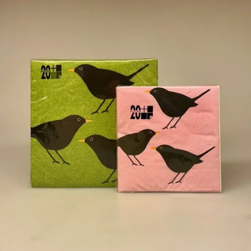 Servietter med Solsort - Grøn, frokost, Servietter med Solsort - Rosa, lille, kaffeservietter, snacks, kaffebord, mellemlægsservietter, fugle, solsort, søde, specielle, ornitolog, kigger på, konfirmation, havens, i farver, barnedåb, borddækning, bryllup, fine, svensk, dansk, design, lyserøde