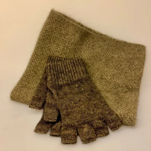 Possum Strikket Tube Tørklæde - Halsedisse Lysebrun, Strikkede Vanter med Åbne Fingre Possum - Brun, kauri, køligbrun, diskret, stilig, muffedisser, håndledsvarmere, pulsvarmere, fingerløse, åbne, korte, figre, strik, strikvanter, arbejde, kontor, koldt, fingerfri, mobil, handsker, vanter, possum, angora, lune, bløde, lækre, holde, varmen, gave, gaveide, smarte, lækre, kvalitet, fine, biti, ribe, new zealand,
