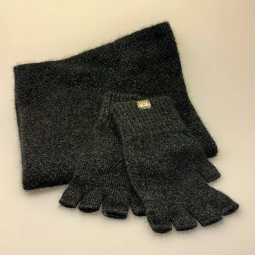 Strikkede Vanter med Åbne Fingre Possum - Koks, antrazit, charcoal, sorte, luksus, elegant, stilig, muffedisser, håndledsvarmere, pulsvarmere, fingerløse, åbne, korte, figre, strik, strikvanter, arbejde, kontor, koldt, fingerfri, mobil, handsker, vanter, possum, angora, lune, bløde, lækre, holde, varmen, gave, gaveide, smarte, lækre, kvalitet, fine, biti, ribe, new zealand,