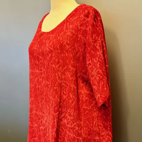 Tunika Bluse Ulin A-facon - Rød, 391, hindbærrød, ribs, rød, klar, ensfarvet, frisk, lang, vidde, løs, store, størrelser, tunika, t-shirt, vævet, hørbluse, hørtunika, kortærmet, røde, bærfarver, åndbar, behagelig, natur, fibre, materiale, håndtrykt, batiktryk, holdbar, tidsløs, bæredygtig, design, fest, hverdag, smart, klædelig, dansk, design, biti, ribe