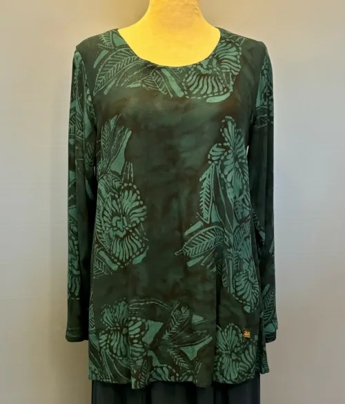 Tunika Model Adaman - Petrol, B42, tunika, Diva, crincle, crepe, lang, vidde, a-form, a-snit, løs, vidde, behagelig, mørk, tordenblå, flaskegrøn, midnatsblå, blækblå, petrol, petroleumsblå, petroleumsgrøn, elegant, mættede, farver, store, størrelser, rummelig, langærmet, brystvidde, glat, bomuld, batik, tryk, farvet, håndtrykt, bali, indonesien, biti, ribe, marimekko