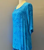 Tunika Model Puri - Himmelblå, klar, blå, ren, Diva, blau, C2, cirkel, dråbe, lang, smal, slank, figur, slankende, tunika, kjortel, let, flot, festlig, wow, naturfibre, naturmateriale, bomuld, silke, trykt, batik, batiktryk, holdbar, glade, farver, mode, tidsløs, anvendelig, afslappet, bæredygtig, kvalitet, biti, ribe,