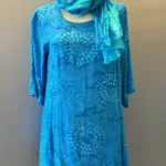 Tunika Model Puri - Himmelblå, klar, blå, ren, Diva, blau, C2, cirkel, dråbe, lang, smal, slank, figur, slankende, tunika, kjortel, let, flot, festlig, wow, naturfibre, naturmateriale, bomuld, silke, trykt, batik, batiktryk, holdbar, glade, farver, mode, tidsløs, anvendelig, afslappet, bæredygtig, kvalitet, biti, ribe,