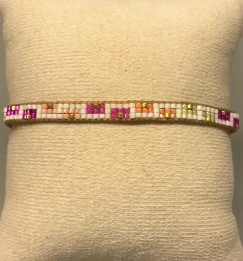 Vævet Armbånd Sead Beads 5 mm - Pink Hvid Guld, lyse, friske, forårsfarver, farver, sommerfarver, indiansk, boho, hippie, samoa, brunt, unika, særlig, kærlighed, brud, morgengave, bryllup, gave, valentines, kæreste, forlovelse, feminint, sui ava, enamel, leju, vævet, håndvævet, fransk, holland, moderne, kunst, kunsthåndværk, one of a kind, kvalitet, holdbart, venskab, amulet, lykkebringende, smykke, flot, cool, lækkert, anni lu, biti, ribe, japanske, sea beeds, miyuki, perler, glas, skinner, blanke, indiansk, håndlavet, feminint,, perlearmbånd,