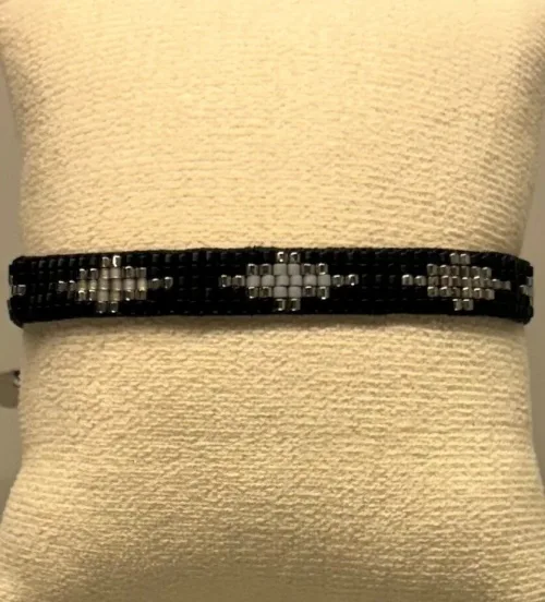 Vævet Armbånd Sead Bea0, unika, særlig, kærlighed, brud, morgengave, bryllup, gave, valentines, kæreste, forlovelse, feminint, sui ava, enamel, leju, vævet, håndvævet, fransk, holland, moderne, kunst, kunsthåndværk, one of a kind, kvalitet, holdbart, venskab, amulet, lykkebringende, smykke, flot, cool, lækkert, anni lu, biti, ribeds Bredt - Sort Sølv , japanske, sea beeds, miyuki, perler, glas, skinner, blanke, indiansk, håndlavet, maskulint, feminint, sort, perlearmbånd,Vævet Armbånd Sead Beads 8 mm - Sort Sølv,