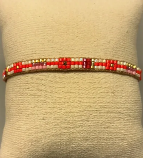 Vævet Armbånd Sead Beads 5 mm - Rød Rosa, Vævet Armbånd Sead Beads Mellem - Rød Rosa, 5 mm, BL3L, 01, smalt, rød, pink, lyserød, glade, farver, girly, sommerligt, indiansk, boho, hippie, samoa, unika, særlig, kærlighed, brud, morgengave, bryllup, gave, valentines, kæreste, forlovelse, feminint, sui ava, enamel, leju, vævet, håndvævet, fransk, holland, moderne, kunst, kunsthåndværk, one of a kind, kvalitet, holdbart, venskab, amulet, lykkebringende, smykke, flot, cool, lækkert, anni lu, biti, ribeds , japanske, sea beeds, miyuki, perler, glas, skinner, blanke, indiansk, håndlavet, feminint, sort, perlearmbånd,