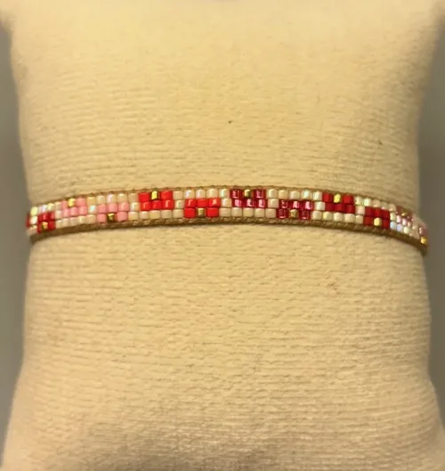 Vævet Armbånd Sead Beads 5 mm - Rød Rosa, Vævet Armbånd Sead Beads Mellem - Rød Rosa, 5 mm, BL3L, 01, smalt, rød, pink, lyserød, glade, farver, girly, sommerligt, indiansk, boho, hippie, samoa, unika, særlig, kærlighed, brud, morgengave, bryllup, gave, valentines, kæreste, forlovelse, feminint, sui ava, enamel, leju, vævet, håndvævet, fransk, holland, moderne, kunst, kunsthåndværk, one of a kind, kvalitet, holdbart, venskab, amulet, lykkebringende, smykke, flot, cool, lækkert, anni lu, biti, ribeds , japanske, sea beeds, miyuki, perler, glas, skinner, blanke, indiansk, håndlavet, feminint, sort, perlearmbånd,