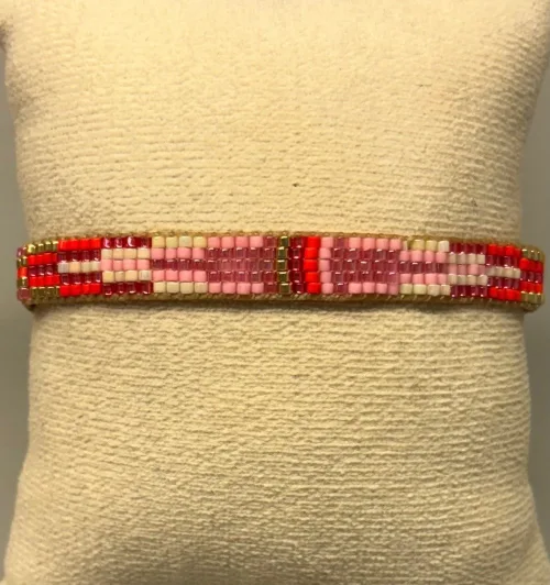 Vævet Armbånd Sead Beads 8 mm - Rød Rosa, Vævet Armbånd Sead Beads Rød Rosa, BP5SL 01, rød, pink, lyserød, glade, farver, girly, sommerligt, indiansk, boho, hippie, samoa, unika, særlig, kærlighed, brud, morgengave, bryllup, gave, valentines, kæreste, forlovelse, feminint, sui ava, enamel, leju, vævet, håndvævet, fransk, holland, moderne, kunst, kunsthåndværk, one of a kind, kvalitet, holdbart, venskab, amulet, lykkebringende, smykke, flot, cool, lækkert, anni lu, biti, ribeds Bredt , japanske, sea beeds, miyuki, perler, glas, skinner, blanke, indiansk, håndlavet , feminint, perlearmbånd,