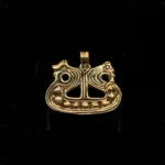 Vikingevedhæng i Bronze - Vikingeskib Skjolde, 05-324, bornholm, Lillevang, vikinger, krigere, drage, dragestævn, vedhæng, bronze, kobber, gyldent, vikingesmykker, vikingefund, museumssmykker, fund, udgravninger, dansk, kopi, original, aser,asatro, skridbladner, biti, ribe