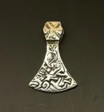 Vikingevedhæng i Sølv - Mammen Økse, 06-350-5,mammen, øksehoved, vikingesmykker, vikinger, fund, danefæ, vikingefund, museumssmykker, kopi, ægte, massiv, ren, sterling, sølv, masiv, massiv, flot, lækker, udgravninger, biti, ribe