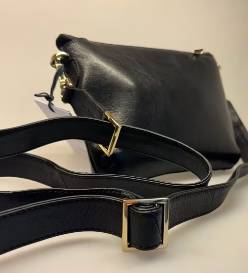 Lille Taske i Skind med Kortlommer - Rijka Sort, taske, kortholder, lille, klassisk, ægte, læder, skind, skindtaske, kalveskind, blankt, elegant, fest, festtaske, gå i byen, guld, hardware, bred rem, flot, enkel, stilig, billigt, billig, lille, smart, moderne, piger, damer, gave, gaveide, mors dag, dansk, design, montana, treats, danmark, ribe, biti, vadehavet, særlig, morsdagsgave, student, stuentergave