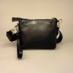 Lille Taske i Skind med Strap - Liisa Sort, strap, canvas, kanvas, bred, strop, taske, kortholder, lille, klassisk, ægte, læder, skind, skindtaske, kalveskind, blankt, elegant, fest, festtaske, gå i byen, guld, hardware, bred rem, flot, enkel, stilig, billigt, billig, lille, smart, moderne, piger, damer, gave, gaveide, mors dag, dansk, design, montana, treats, danmark, ribe, biti, vadehavet, særlig, morsdagsgave, student, stuentergave