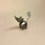 Metal Figur - Mus, Memo Holder Metal - Mus, markmus, spidsmus, hasselmus, museunge, metalmus, musefigur, fotoholder, lille, mus, hvide mus, musebaby, musefigur, til, memo, huskeseddel, holder, memoholder, biti, ribe, metalfigur, metalmus