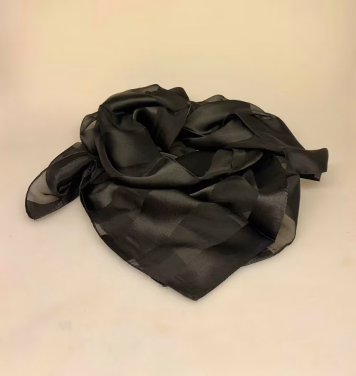 Silketørklæde Satin 1804 Mat Blank - Sort, firkantet, kvadratisk, stribet, stribevævet, ensfarvet, sort, tørklæde, silke, ren, ægte, silketørklæde, lady, like, kvalitet, eksklusiv, lækker, luksus, elegant, flot, moderne, charmeklud, biti, silkesatin, ribe,