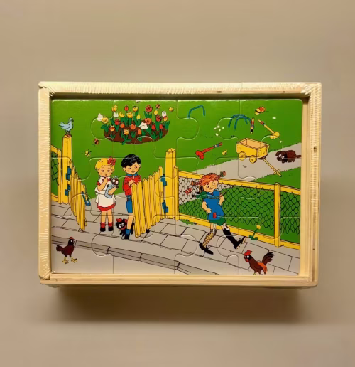 Elsa Beskow trææske med 4 puslespil - Pippi langstrømpe, spil, puslespil, gaveide, børnebørn, dåb, dåbsgave, barnedåb, fødselsdag, pippi langstrømpe, astrid lindgren, emil, fra lønneberg, småland, eventyr, helte, biti, ribe,, Pippi & Emil Trææske med Astrid Lindgren 4 puslespil
