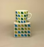 Krus - Porcelæn med Elge Grøn Turkis, moz, mulls60, kop, krus, svensk, motiv, elg, elsdyr, sjovt, gave, kaffe, te, kakao, tekrus, tekop, kaffekop, kaffekrus, kontor, personligt, biti, ribe, dansk, design, skandinavisk, scandi,