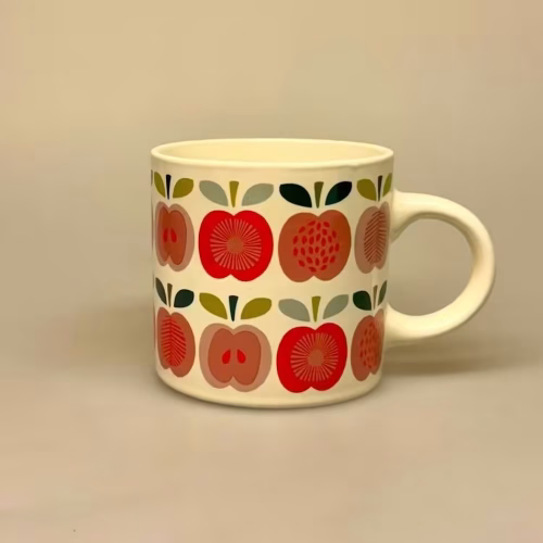 Krus - Porcelæn med Røde Æbler, vintage, retro, æblemotiv, æblemønster, æblekrus, rex, london, æbelmotiv, æbelmønster, hygge, hyggelig, biti, ribe, herlig, fin, sjov, keramik, gave, gaveide, student, studentergave