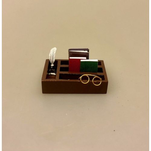Miniature Kasse med Rum Brun, trækasse, bestikskuffe, kontor, organizer, orden, diy, kreakasse, miniaturer, dukkehus, ting, til, sætterkasse, nisser, nissetilbehør, dukkehusting, dukkehustilbehør, sangskjuler, personlig, symbolsk, gave, gavekort, sjov, 1:12, dukketing, biti, ribe