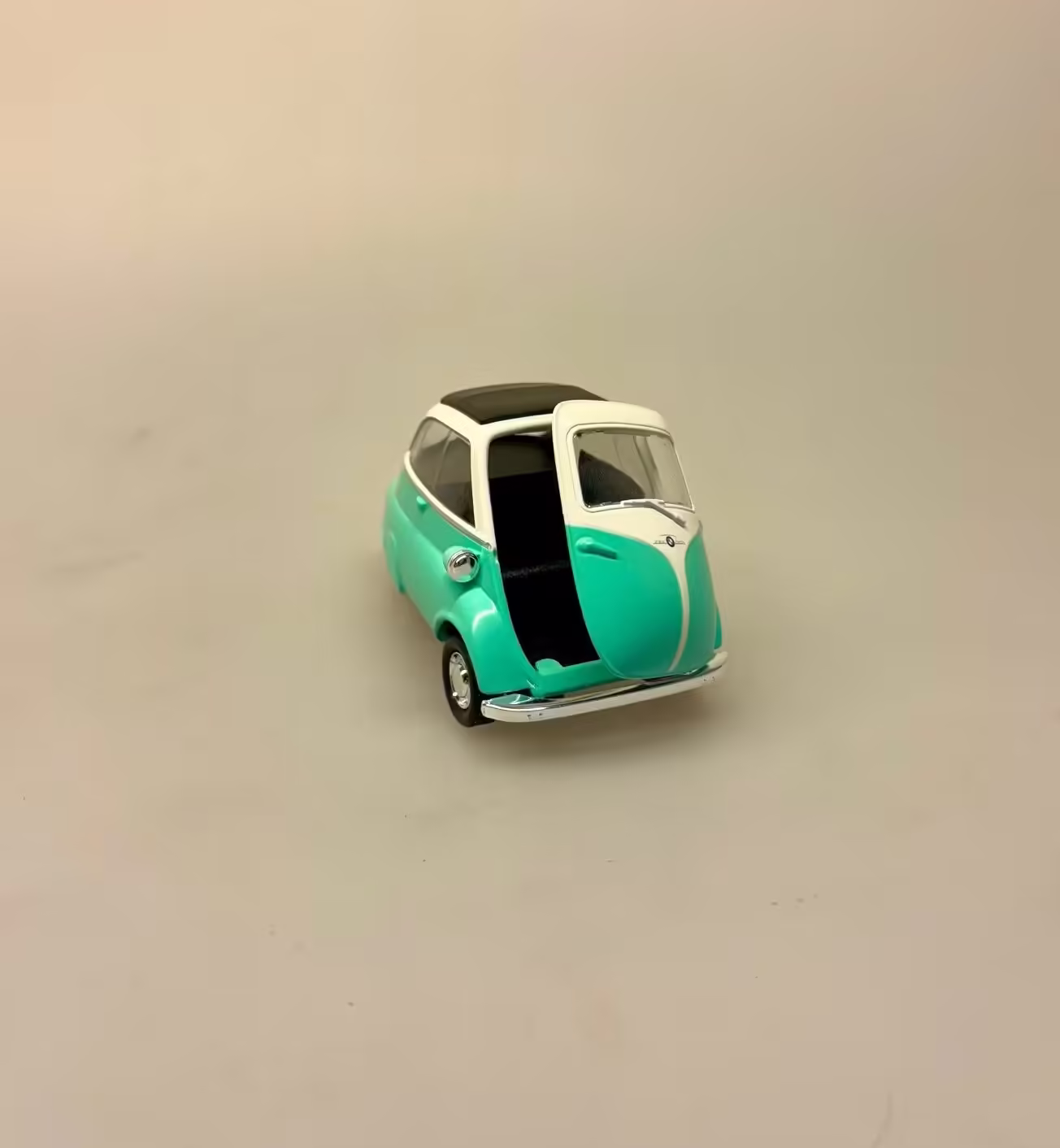 Modelbil BMW Isetta - Grøn, mint, lysegrøn, mintgrøn, pastelgrøn, pastelfarvet, bmw, asfaltboble, kyssekugle, halleluja, bil, modelbil, kopi, original, 1950, retro, vogn, mini, sjov, kørekort, tillykke, ny, gammel, old school, gamle, old timers, symbolsk, bilforhandler, bilsamler, mekaniker, tysk, biti, ribe