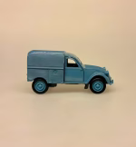 Modelbil Citroën 2CV Fourgonette - Blå, dueblå, gråblå, støvblå, citroen, 2cv, varebil, varevogn, arbejde, fransk, design, bil, model, bilmodel, retro, ældre, biti, ribe, gave, gaveide, kørekort, frankrig, emigrere, pensionist, flytte, symbolik