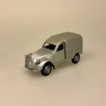 Modelbil Citroën 2CV Fourgonette - Sølv, silver, sølvpil,citroen, 2cv, varebil, varevogn, arbejde, fransk, design, bil, model, bilmodel, retro, ældre, biti, ribe, gave, gaveide, kørekort, frankrig, emigrere, pensionist, flytte, sumbolik