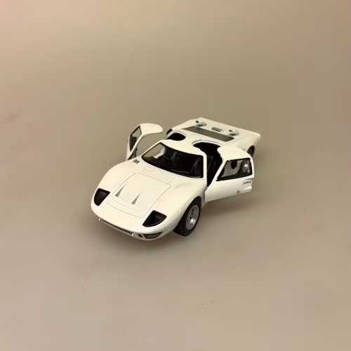 Modelbil Ford GT 40 - hvid, butterfly, døre, gti, old timer, old school, cool, hurtig, racer, racerbil, sportsvogn, benzin, fast car, modelbil, samler, mekaniker, kørekort, 18 år, symbolsk gave, gaveide, tillykke, drengerøv, drengebil, kontor, ungdom, biti, ribe, legendarisk, flot, sej, racerkører, le mans, formel 1,