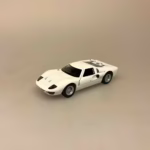 Modelbil Ford GT 40 - hvid, butterfly, døre, gti, old timer, old school, cool, hurtig, racer, racerbil, sportsvogn, benzin, fast car, modelbil, samler, mekaniker, kørekort, 18 år, symbolsk gave, gaveide, tillykke, drengerøv, drengebil, kontor, ungdom, biti, ribe, legendarisk, flot, sej, racerkører, le mans, formel 1,