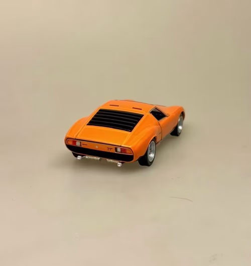 Modelbil Lamborghini Miura - Orange, metallic, metallak, italiensk, sportsvogn, racerbil, formel 1, racer, løb, old school, retro, 1971, ældre, modelbil, modelbiler, samler, mobile, olds, lækker, strømlinet, kørekort, tillykke, nuy bil, 18 år, symbolsk, gave, drengerøv, drenge, drøm, benzin, i blodet, racerkører, original, kopi, model, biti, ribe, le mans