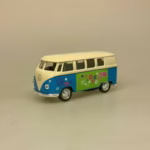VW Folkevogns Rugbrød - Samba Blå/hvid Flower Power, Hippie, goki, 12171, VW Folkevogns Rugbrød - Samba blå, VW Folkevogns Rugbrød - Samba Blå/Hvid, bus, folkevogn, folkevognsbus, rugbrødsbil, rugbrød, varebil, surfer, surferbus, hippue, hippiestyle, ud i det , nostalgi, 70'erne, modelbiler, modelbil, volkswagen, samba, bully, biti, ribe