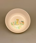 Elsa Beskow Skål - Blomsterfesten, blomsterbørn, rätt start, 3103, ny, moderne, nyfortolket, serie, børneskål, børneservice, dyb, tallerken, skål, ymerskål, elsa beskow, svensk, poetisk, gave, gaveide, barnedåb, barnebarn, barselsgave, baby shower, gaveide, til børn, yndig, sød, særlig, ide, melamain, baby, småbørn, spise selv, biti, ribe