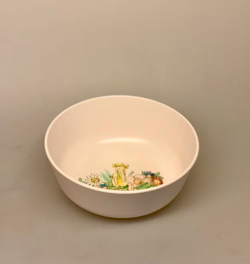 Elsa Beskow Skål - Blomsterfesten, blomsterbørn, rätt start, 3103, ny, moderne, nyfortolket, serie, børneskål, børneservice, dyb, tallerken, skål, ymerskål, elsa beskow, svensk, poetisk, gave, gaveide, barnedåb, barnebarn, barselsgave, baby shower, gaveide, til børn, yndig, sød, særlig, ide, melamain, baby, småbørn, spise selv, biti, ribe