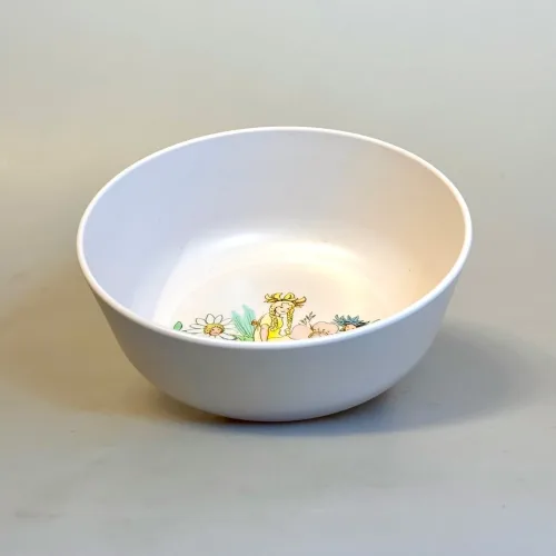 Elsa Beskow Skål - Blomsterfesten, blomsterbørn, rätt start, 3103, ny, moderne, nyfortolket, serie, børneskål, børneservice, dyb, tallerken, skål, ymerskål, elsa beskow, svensk, poetisk, gave, gaveide, barnedåb, barnebarn, barselsgave, baby shower, gaveide, til børn, yndig, sød, særlig, ide, melamain, baby, småbørn, spise selv, biti, ribe