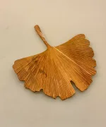 Gingkoblad - Håndskåret af Træ - Stort, træblad, gingko, bilopa, tempeltræ, vifteformede, håndsnittede, træskærerarbejde, stræskærer, nordisk, indretning, design, natur, stilfuldt, særligt, naturligt, pynt, bæredygtig, unst, indretning, træblad, gaveide, særlig, biti, ribe, håndlavet, kunsthåndværk